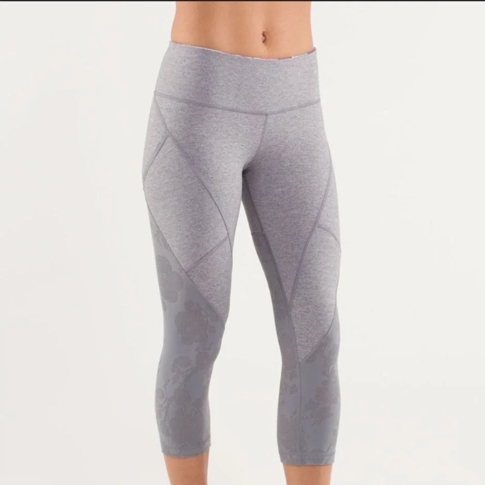 Lululemon Power Vinyasa Crop grey Floral Panel Legging‎ Size 2